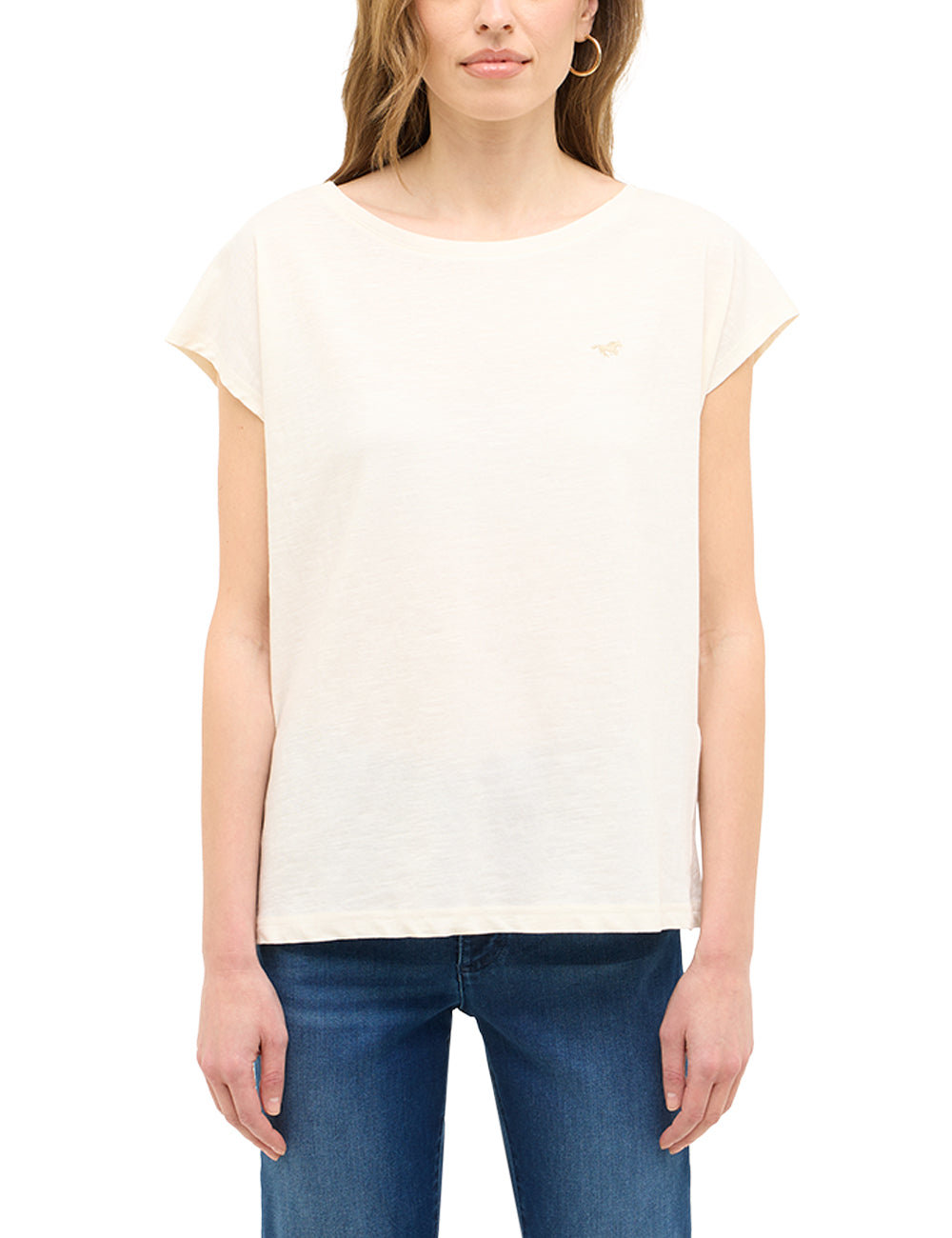 Tricou Relaxed Lesley alb-ivoriu, față, purtat pe model, siglă mică brodată pe piept