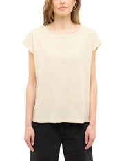 Tricou Relaxed Lesley bej deschis, față, purtat pe model, siglă mică brodată pe piept