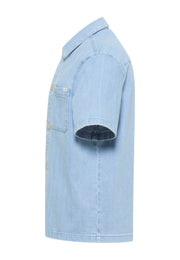 Cămașă Boxy Phoenix Denim albastru deschis, lateral, buzunar la piept cu clapă și etichetă