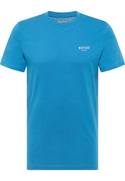 Tricou Austin albastru turcoaz, față, așezat plat, imprimeu mic cu Mustang since 1932 pe piept