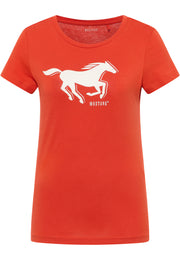 Tricou Slim Loa portocaliu, față, imprimeu mare cu siluetă de cal galopând alb și textul „Mustang”