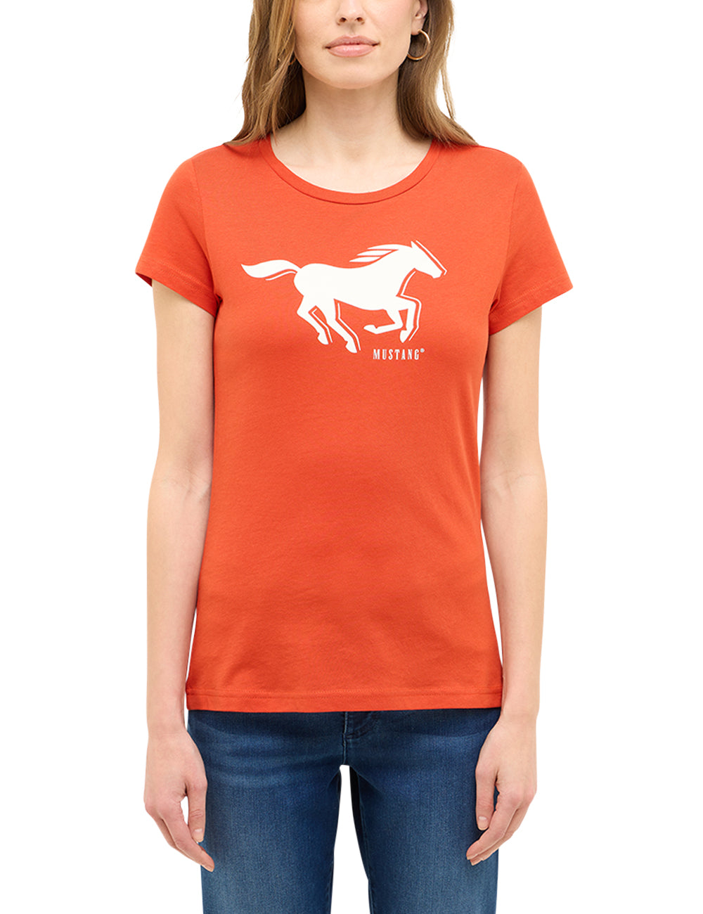 Tricou Slim Loa portocaliu, față, purtat pe model, imprimeu cu siluetă de cal alb pe piept