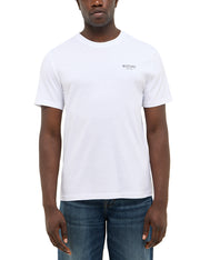 Tricou Austin alb, față, purtat pe model, logo text mic pe piept