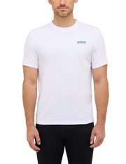 Tricou Austin alb, față, purtat de model, logo mic pe piept