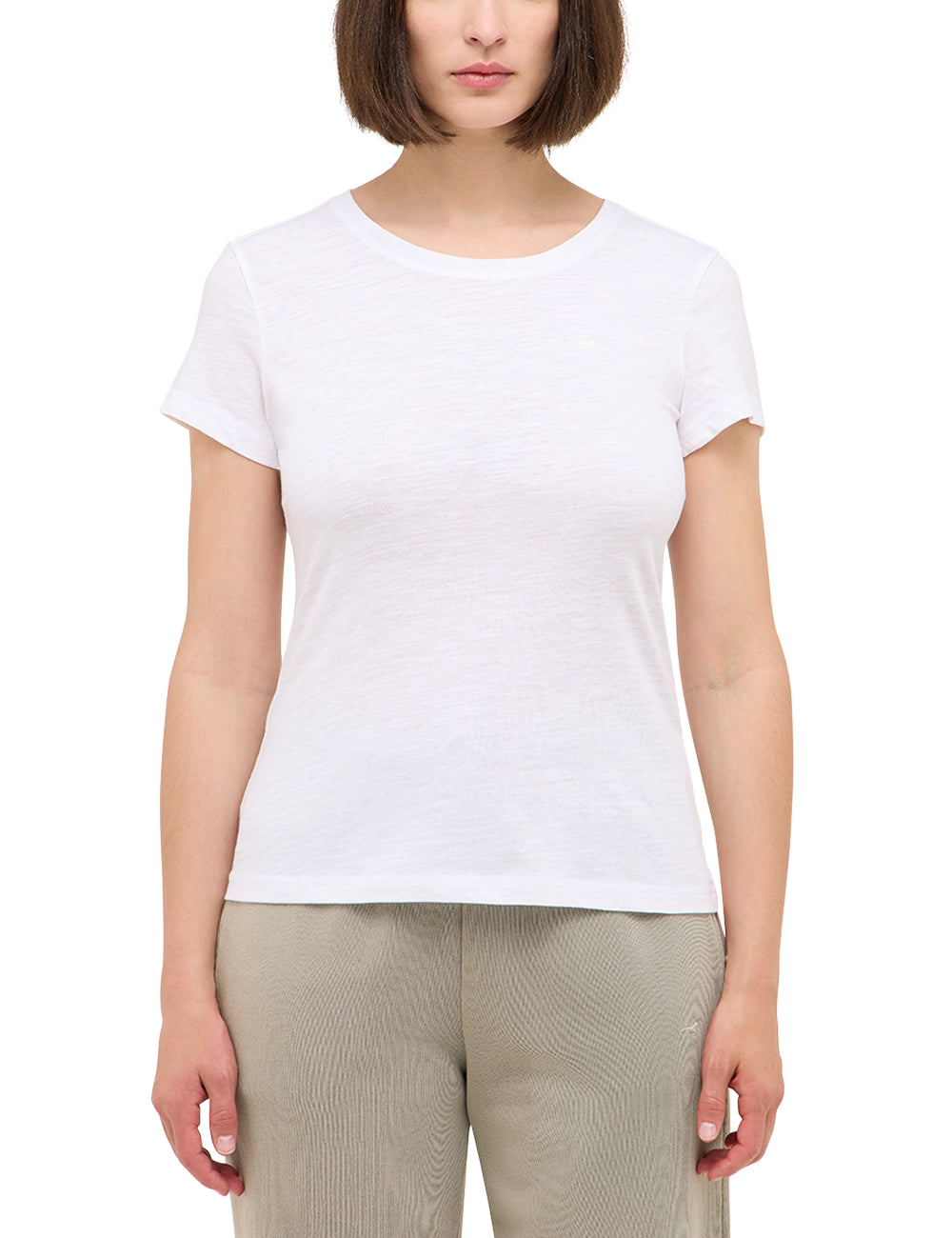 Tricou Slim Winona alb, față, imagine pe model, croială mulată pe corp