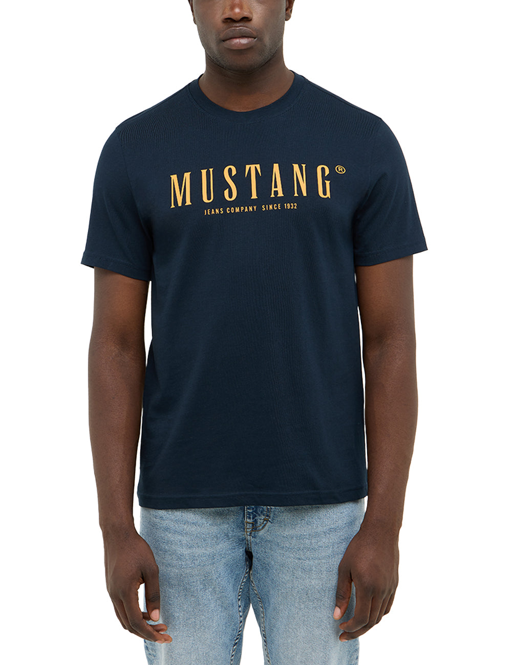 Tricou Austin bleumarin, față, purtat pe model