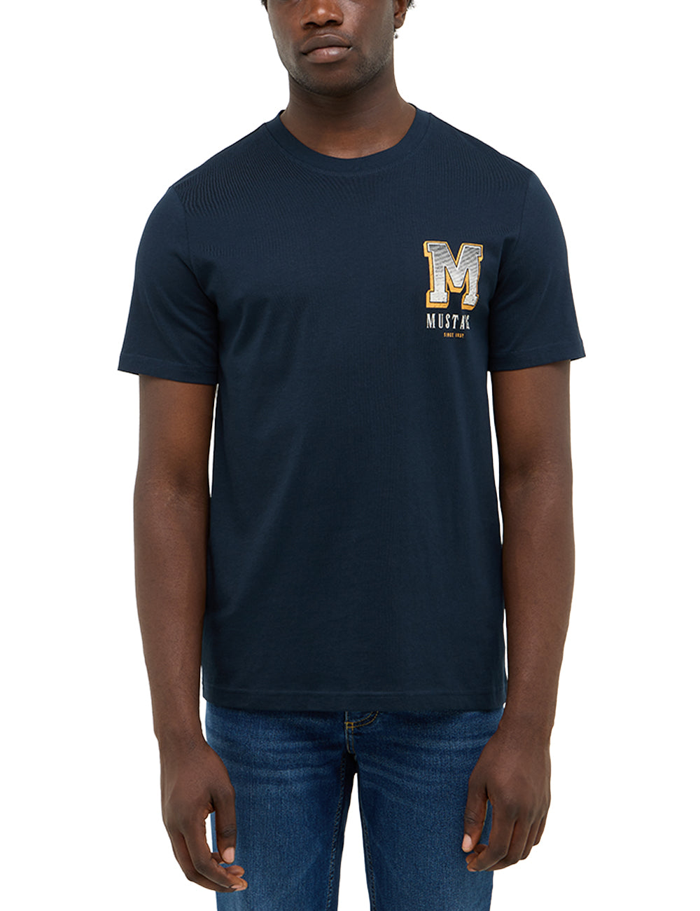 Tricou Austin bleumarin, față, purtat pe model