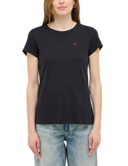 Tricou Loa negru, față, purtat, guler rotund cu siglă brodată cu cal pe piept