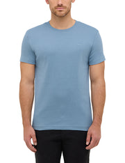 Tricou Allen albastru deschis, față, purtat pe model