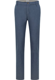 Pantaloni Daytona Chino albastru, față, cu model discret în relief, buzunare oblice