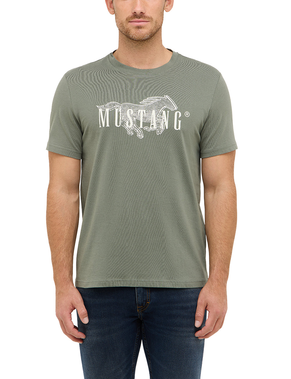 Tricou Austin verde kaki, față, purtat pe model, imprimeu mare pe piept