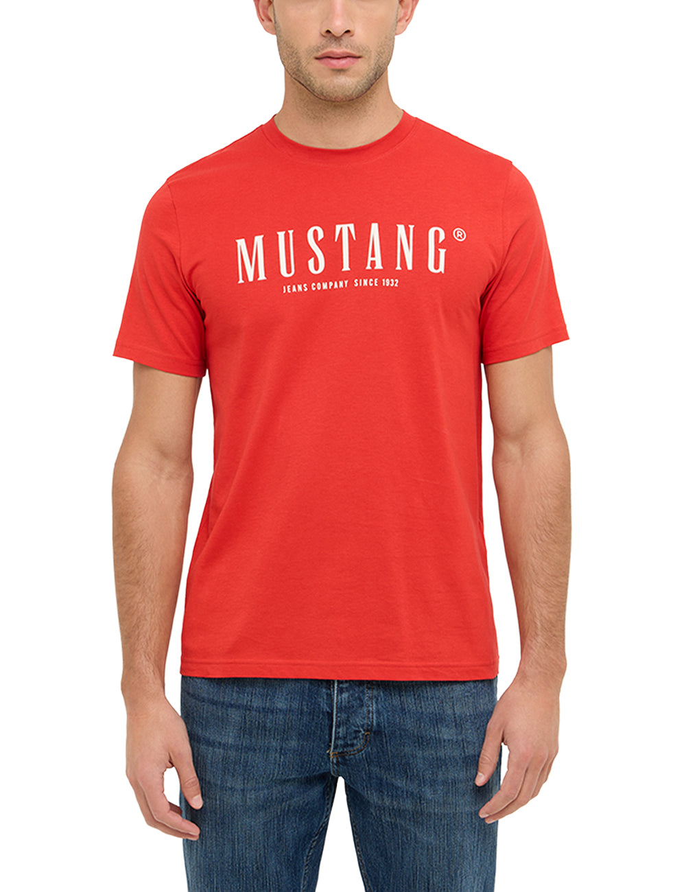 Tricou Austin roșu, față, purtat pe model
