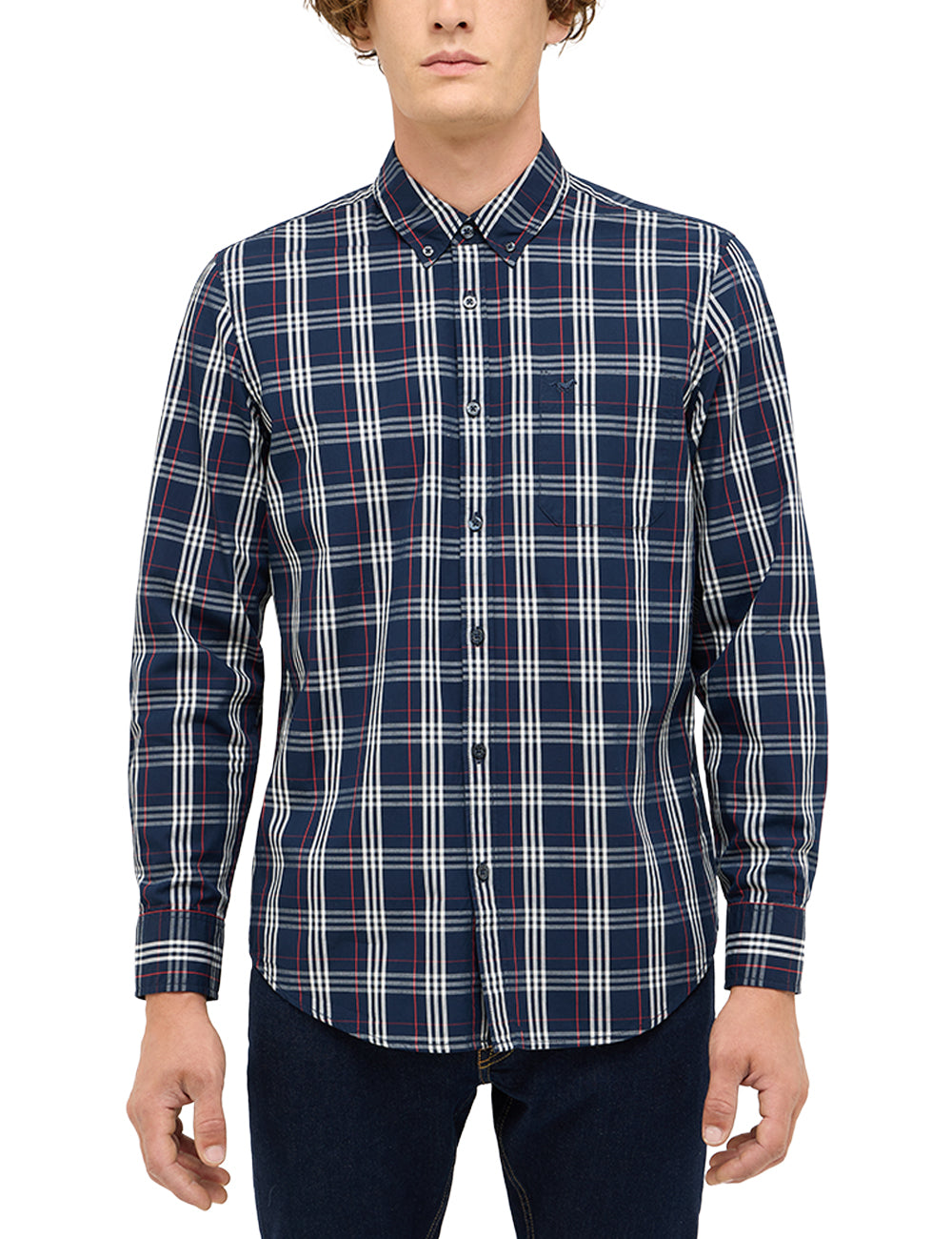 Cămașă Chester carouri tartan bleumarin, față, purtată, cu pantaloni albaștri