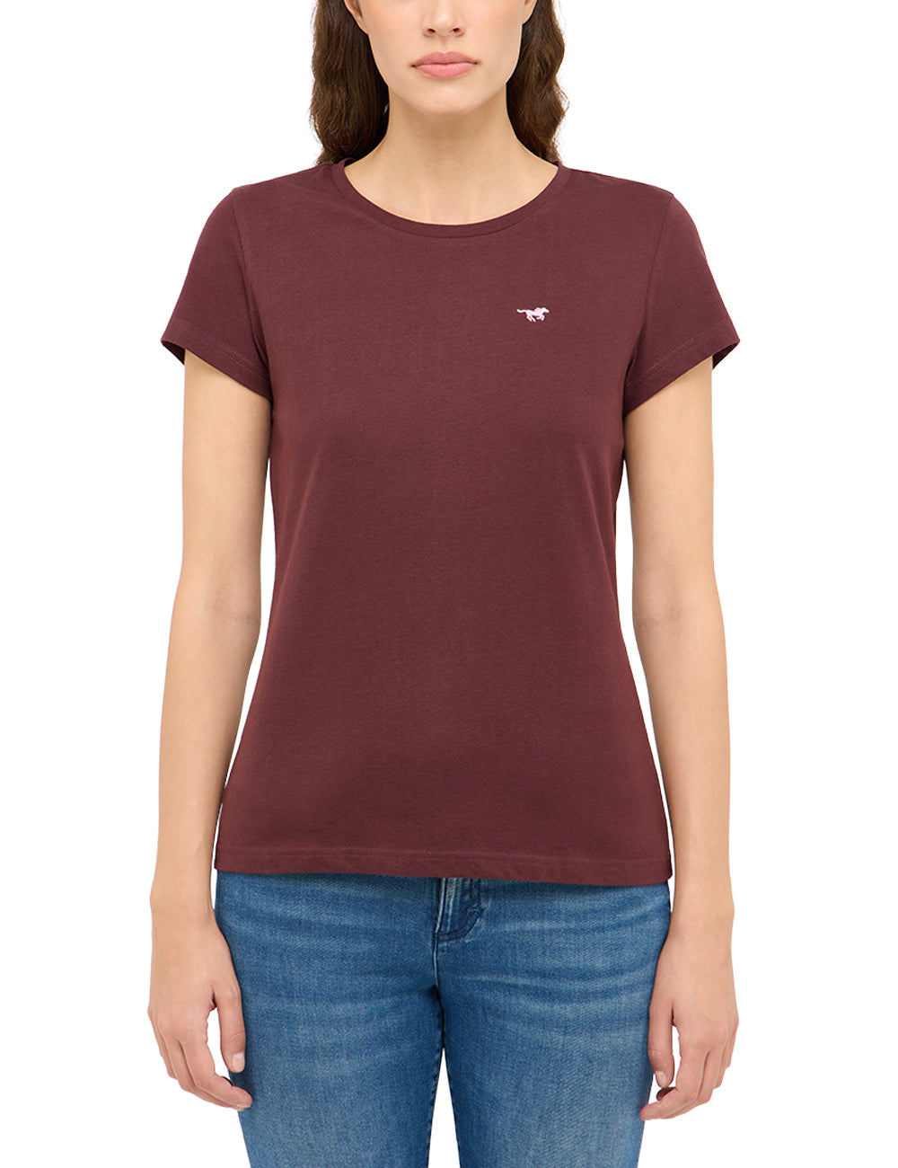 Tricou Loa bordo, față, purtat, siglă mică brodată cu cal la piept