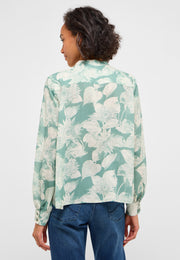 Cămașă Feminine verde mentă cu alb, spate, imprimeu floral tip acuarelă cu flori mari și frunze