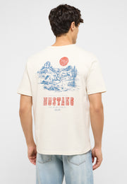Tricou Austin alb crem, spate, imprimeu mare cu peisaj de deșert, cactuși și soare roșu