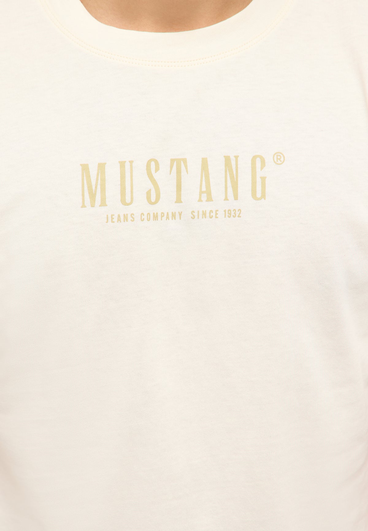 Tricou Austin alb crem, detaliu, imprimeu Mustang Jeans Company Since 1932 pe piept