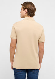 Tricou Palco bej, spate, purtat pe model, croială simplă cu guler polo