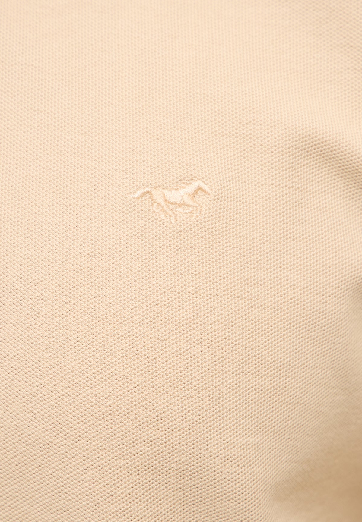 Tricou Palco bej, detaliu, logo brodat cu calul pe piept