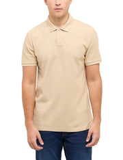 Tricou Palco bej, față, purtat pe model, guler polo cu doi nasturi