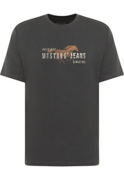 Tricou Austin gri antracit, față, imprimeu pe piept „Original Mustang Jeans Since 1932” cu cal maro