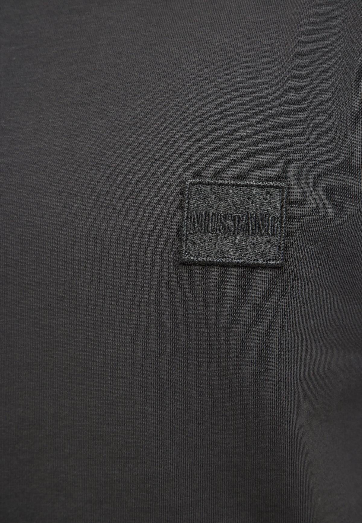 Tricou Austin negru, detaliu, petic dreptunghiular cu Mustang brodat ton pe ton