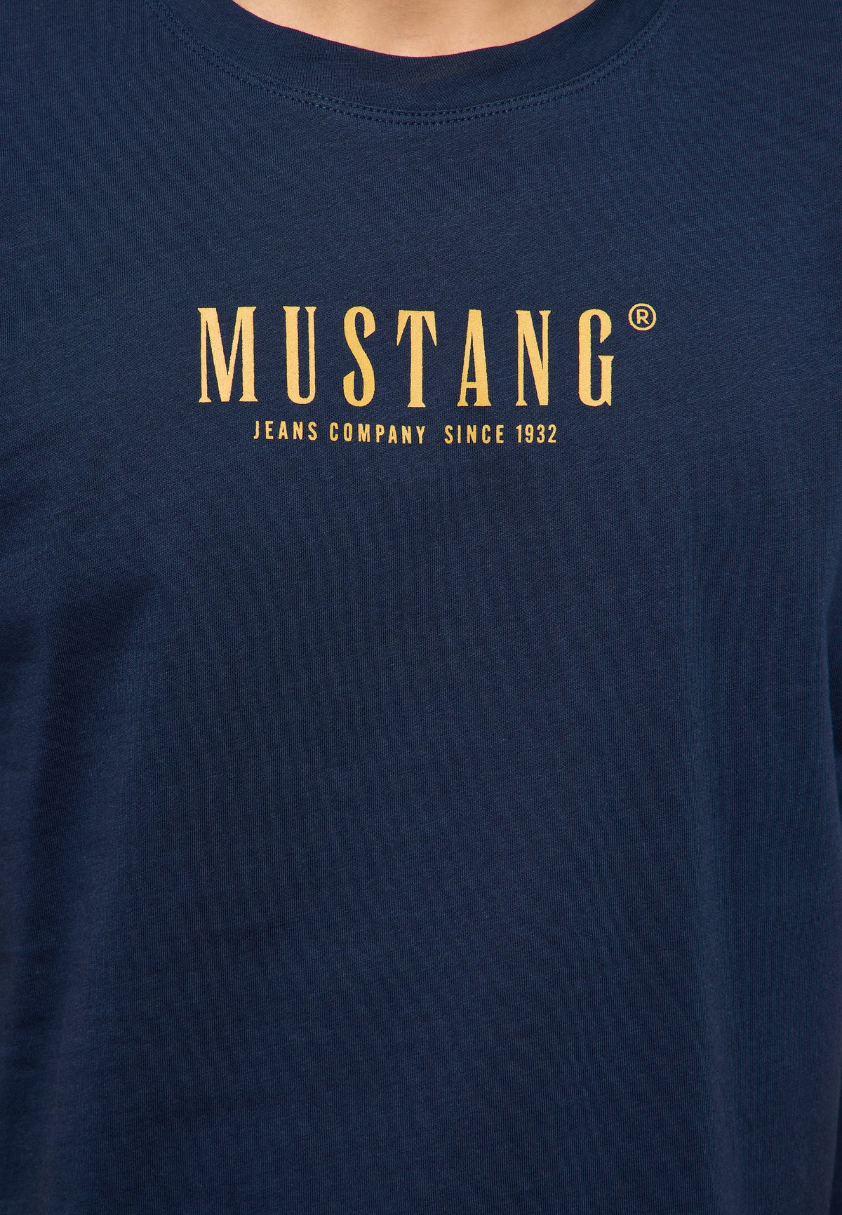 Tricou Austin albastru bleumarin, detaliu, imprimeu Mustang Jeans Company Since 1932 pe piept