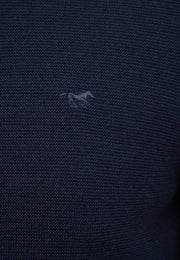 Cardigan Escondido bleumarin, detaliu, prim-plan pe textura tricotului și siglă brodată