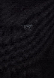 Cardigan Escondido negru, detaliu, prim-plan pe textura tricotului și siglă brodată