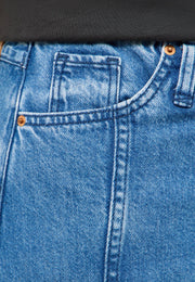 Fustă Carrol Denim albastru, detaliu, buzunar oblic cu nituri metalice la colțuri