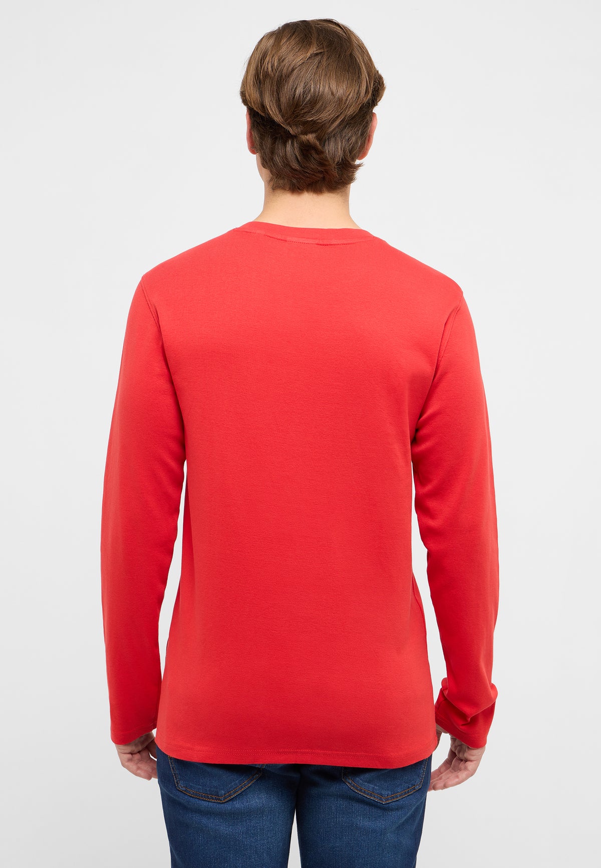 Bluză Slim Arlington roșu, spate, fără imprimeu, purtată de model