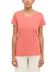 Tricou Slim Winona roz corai, față, imagine pe model, croială mulată pe corp