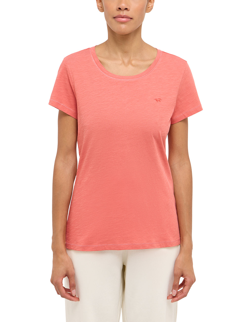Tricou Slim Winona roz corai, față, imagine pe model, croială mulată pe corp