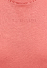 Tricou Relaxed Floris roz corai, detaliu, imprimeu mic „Mustang Jeans” sub guler