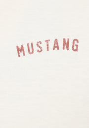 Tricou Floris alb crem, detaliu, logo text „Mustang” pe piept