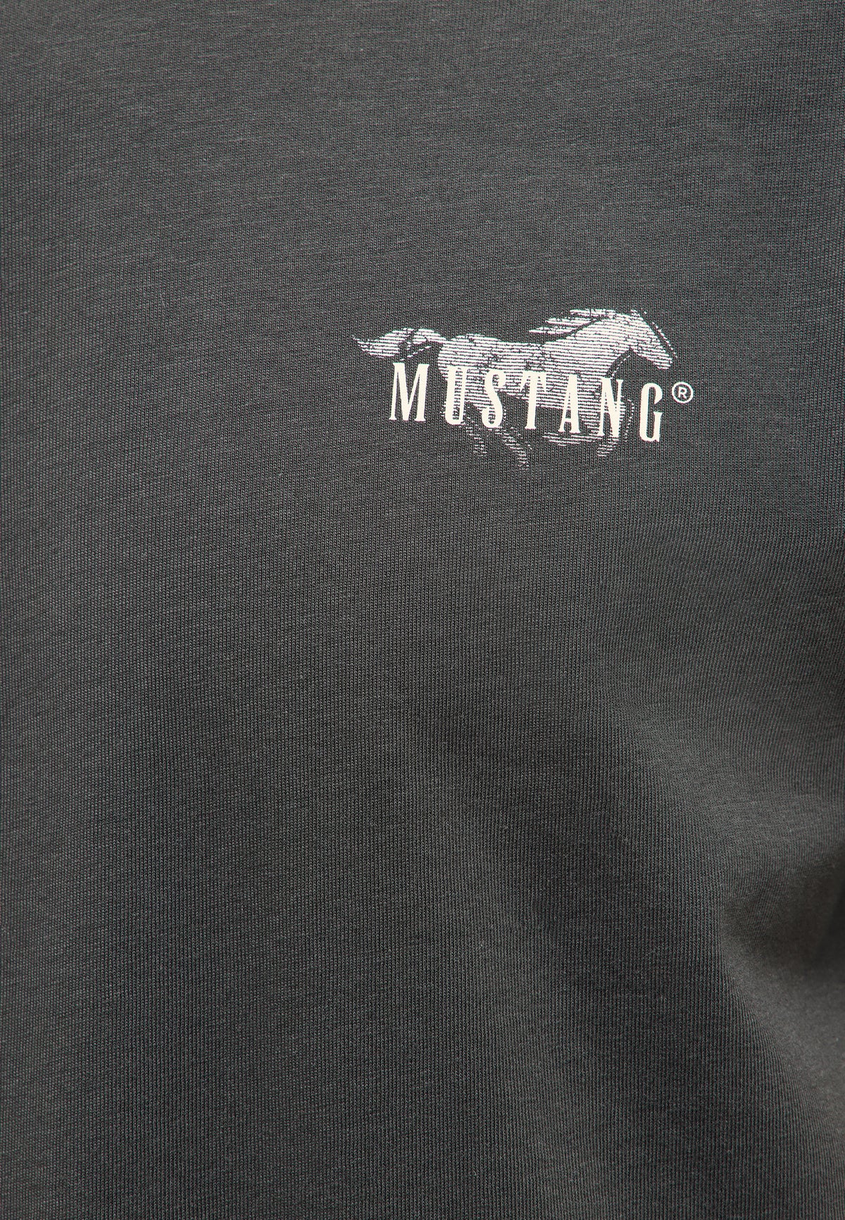 Tricou Austin negru, detaliu, imprimeu cu siluetă de cal în galop și textul Mustang