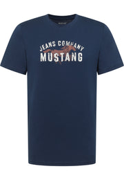 Tricou Austin albastru marin, față, imprimeu „Jeans Company Mustang” cu silueta unui cal în nuanțe de teracotă
