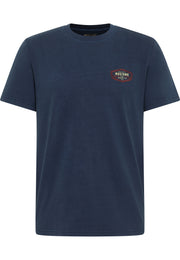 Tricou Austin albastru marin, față, vedere de ansamblu cu emblemă Mustang Jeans Co pe piept