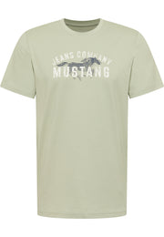 Tricou Austin verde deschis, față, imprimeu „Jeans Company Mustang” cu silueta unui cal albastru închis