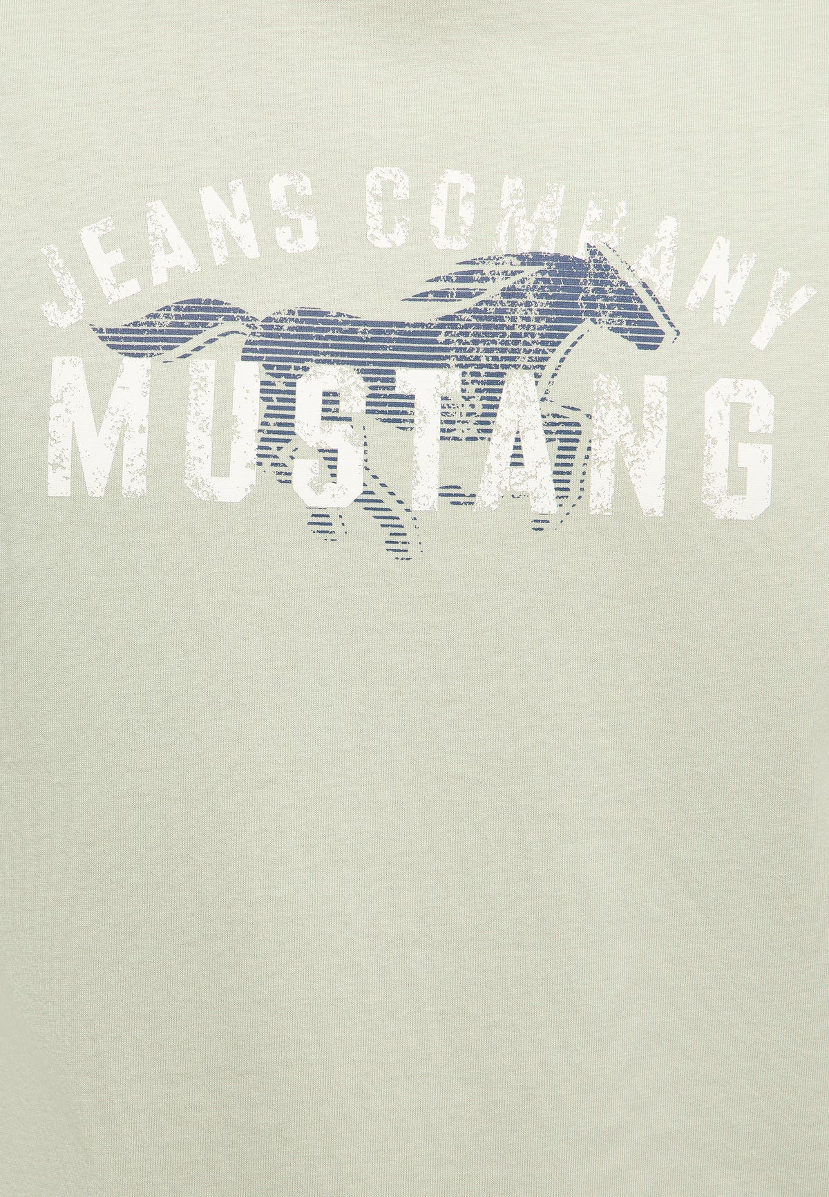 Tricou Austin verde deschis, detaliu, imprimeul „Jeans Company Mustang” cu silueta calului pe piept