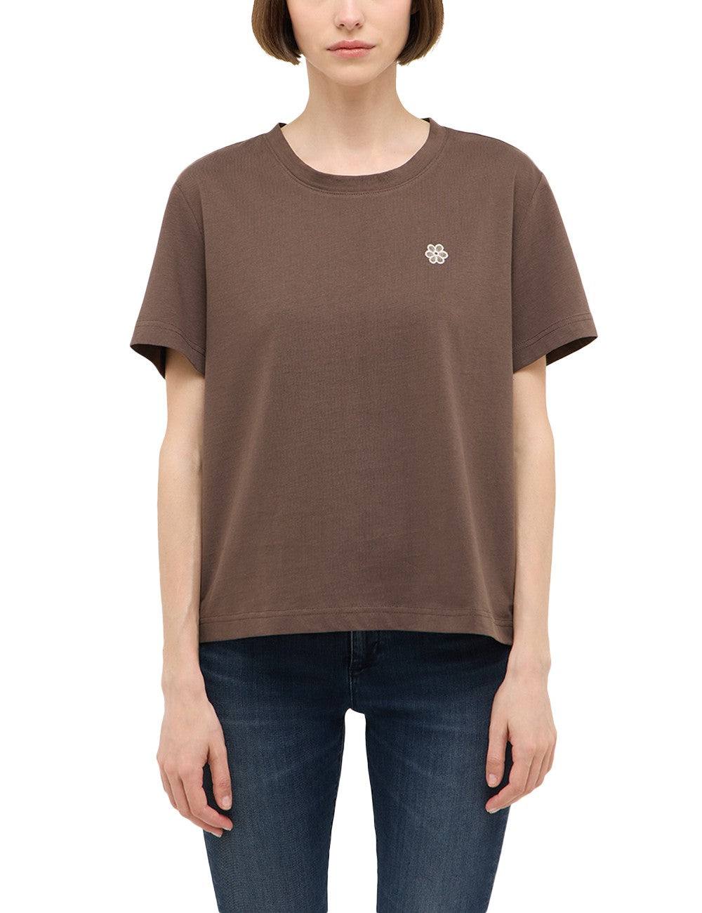 Tricou Floris maro, față, purtat cu blugi albaștri