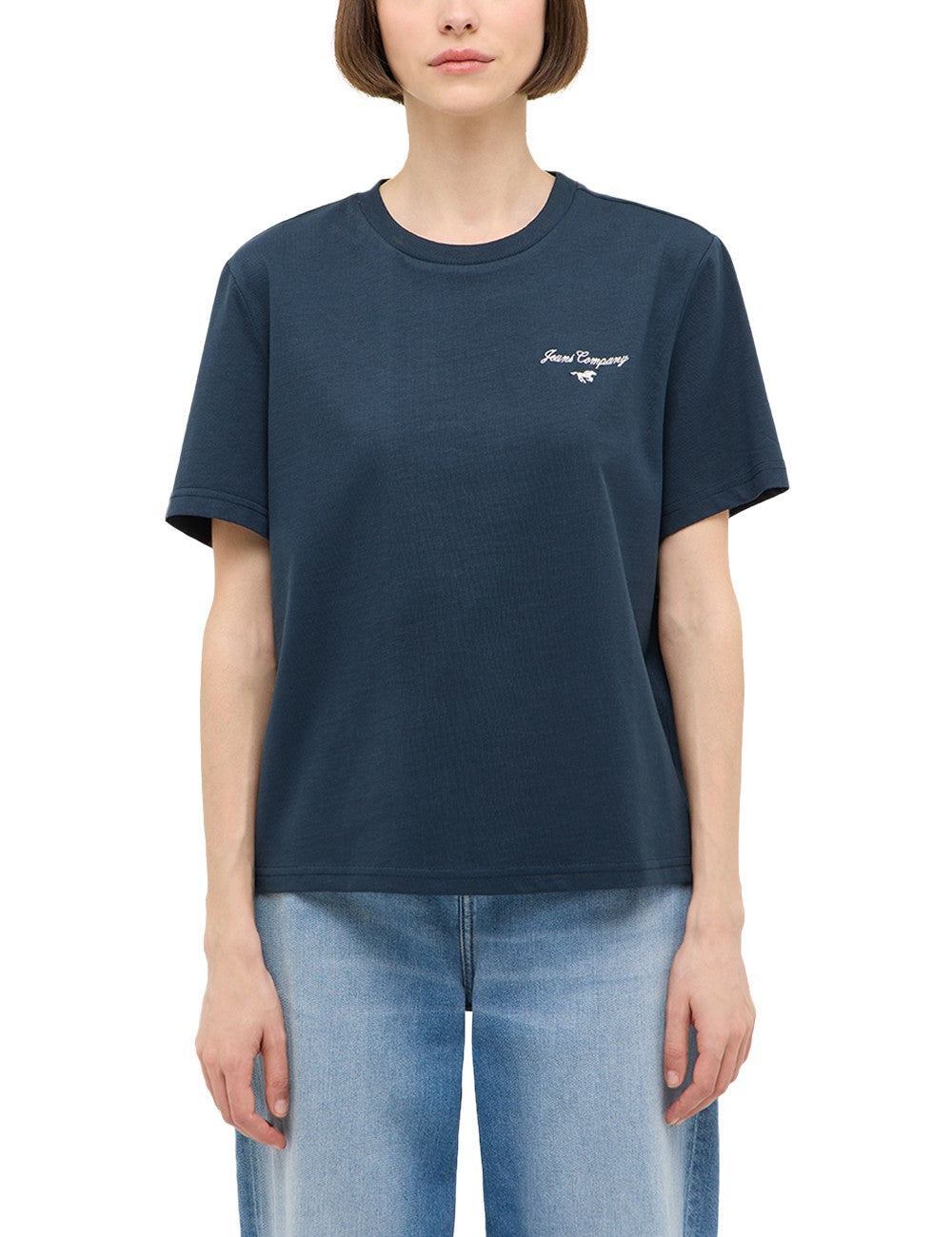 Tricou Monroe albastru închis, față, purtat cu blugi albaștri