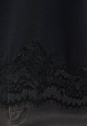 Tricou Floris negru, detaliu, model de dantelă florală la tivul de jos