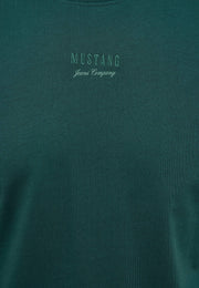 Tricou Akron verde, detaliu, logo brodat pe piept