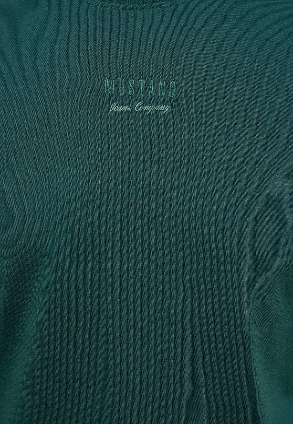 Tricou Akron verde, detaliu, logo brodat pe piept
