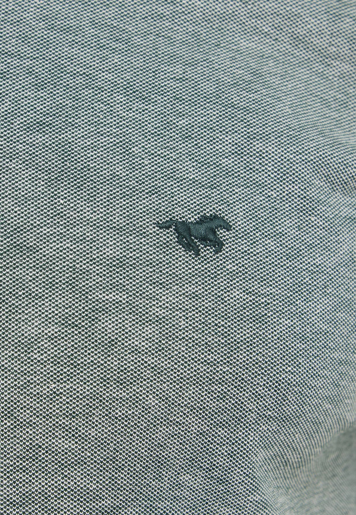 Polo Palco verde melanj, detaliu, logo de cal brodat pe piept