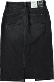 Fustă Eureka Denim neagră, spate, două buzunare cu cusătură arcuită, etichetă mică cu un căluț și petic pe betelie