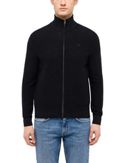 Cardigan Escondido negru, față, pe model, fermoar închis complet