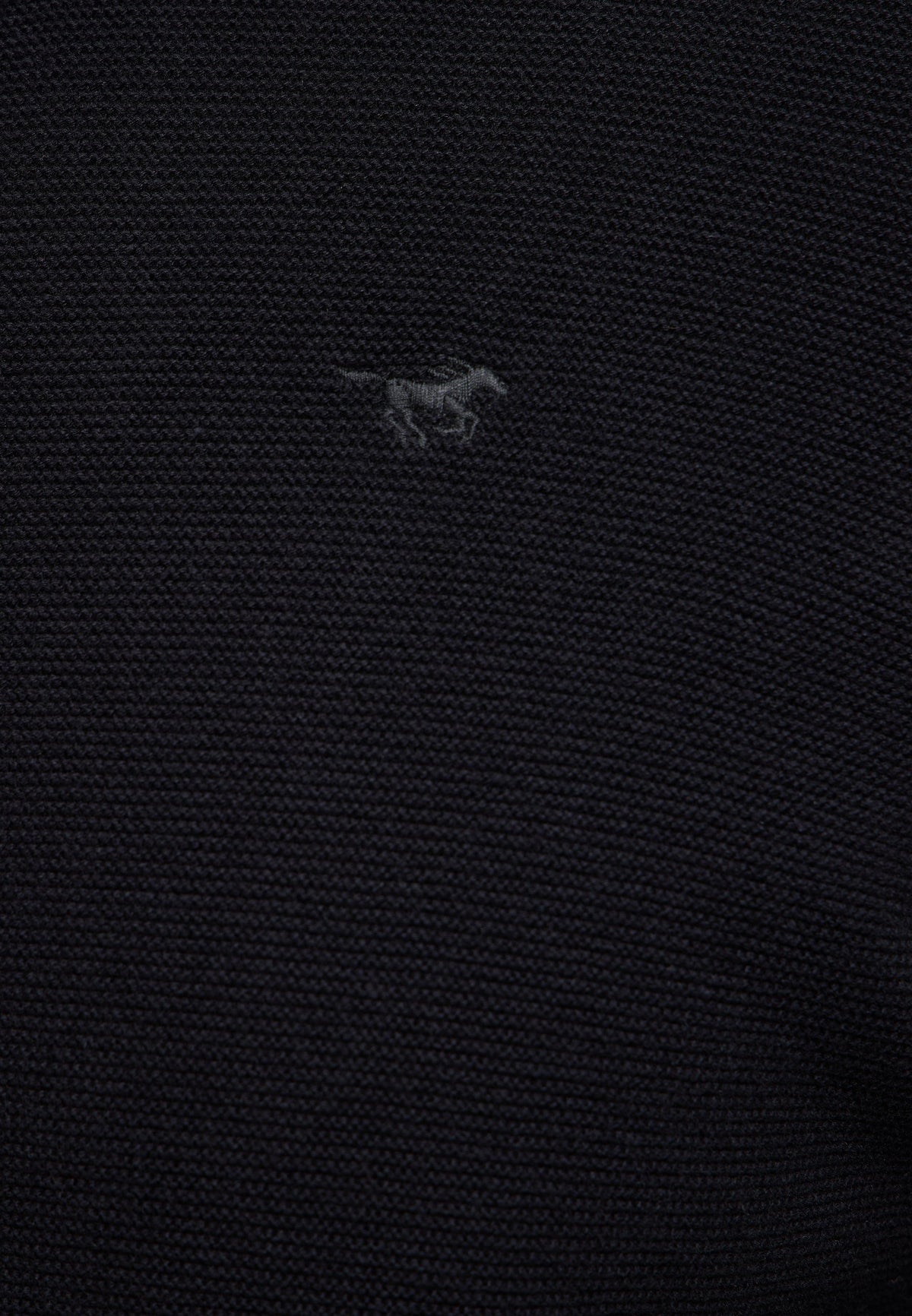 Cardigan Escondido negru, detaliu, logo brodat cu siluetă de cal pe tricot