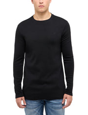 Bluză Slim Arlington negru, față, logo mic brodat cu cal pe piept, purtată de model